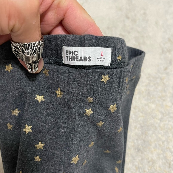 EUC Girl’s Size Large (8-10Yrs) Epic Threads Leggings With Star Prints Dark Gray - Picture 4 of 7